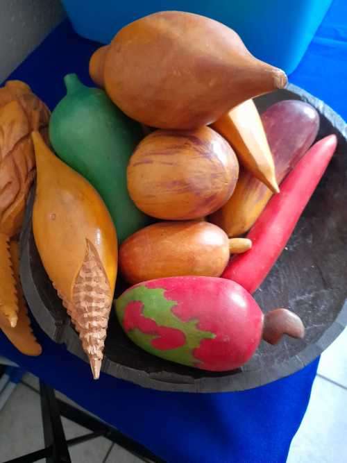 Wooden Vintage you dont get this any more WOODEN FRUIT IN A BASKET